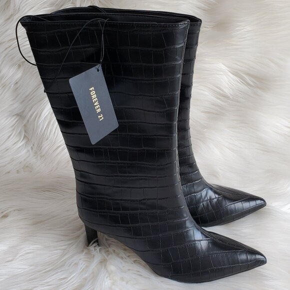 Forever 21 Black Pointed Toe Crocodile Print Slip On Boots SZ 6 - Picture 3 of 11